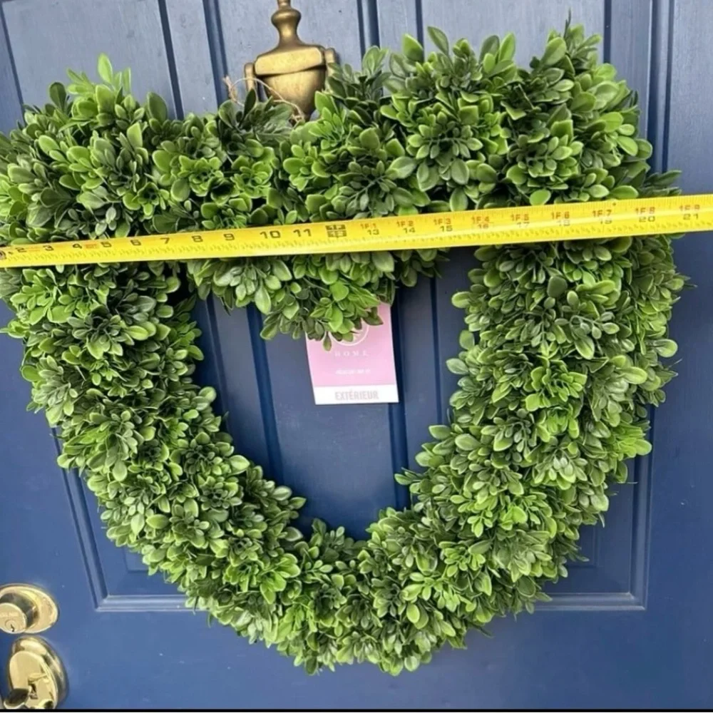 Martha Stewart Home Heart-Shaped Green Boxwood indoor/ outdoor Wreath NWT